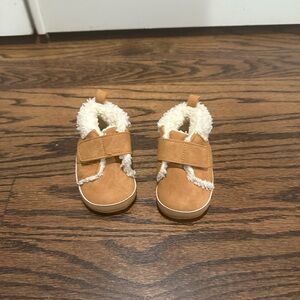 Carter’s Faux Shearling Booties Size 0-3 months